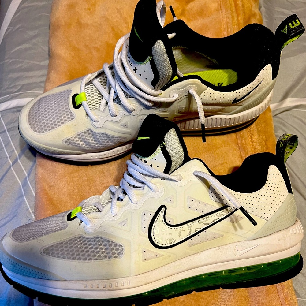 Nike men’s air max sneakers